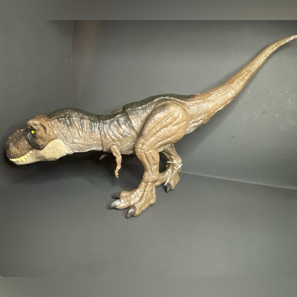 Mattel Jurassic World Thrash 'N Devour Tyrannosaurus Rex Figure Park HDY55 Sound